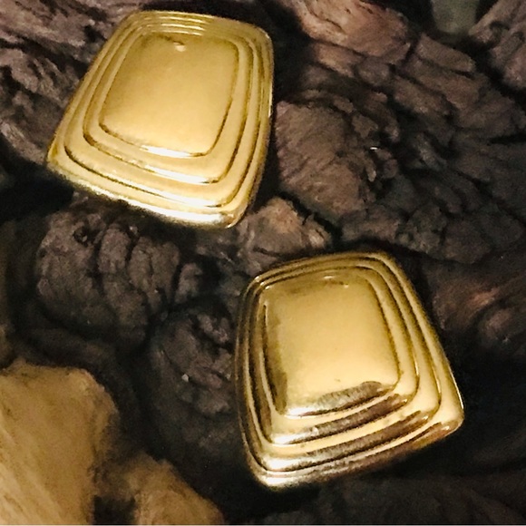 Vintage MCM Costume Gold Tone & Geometric Shape Stud Post Earrings - Picture 5 of 8